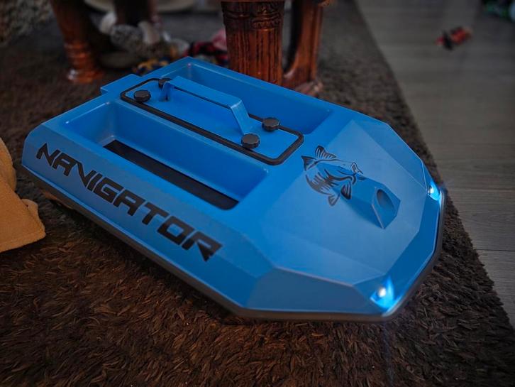 Navigator Voerboot, Watersport en Boten, Hengelsport | Karpervissen, Zo goed als nieuw, Complete set, Ophalen of Verzenden