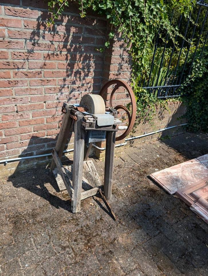 Antieke. Zandstenen slijpsteen €20., Antiek en Kunst, Antiek | Gereedschap en Instrumenten, Ophalen