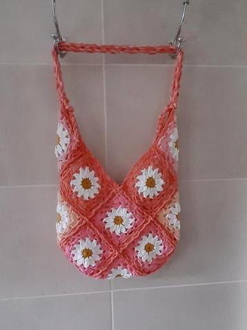 Handgemaakte gehaakte tas met bloemen beschikbaar voor biedingen