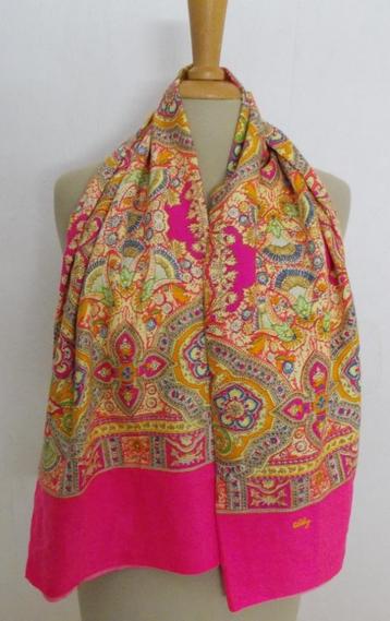 Mooie roze print sjaal van Oilily beschikbaar voor biedingen