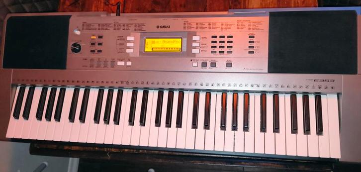 Yamaha PSR-E353 Keyboard aanslaggevoelig  ideeaaall!, Muziek en Instrumenten, Keyboards, Gebruikt, 61 toetsen, Yamaha, Aanslaggevoelig