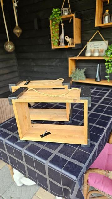 wandkastjes, open, rechthoekig hout beschikbaar voor biedingen