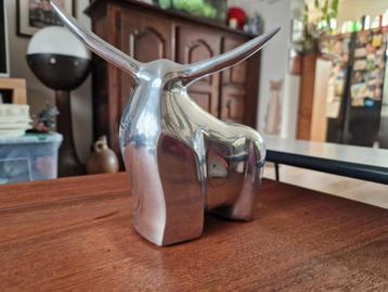 Aluminium spaarpot stier beschikbaar voor biedingen