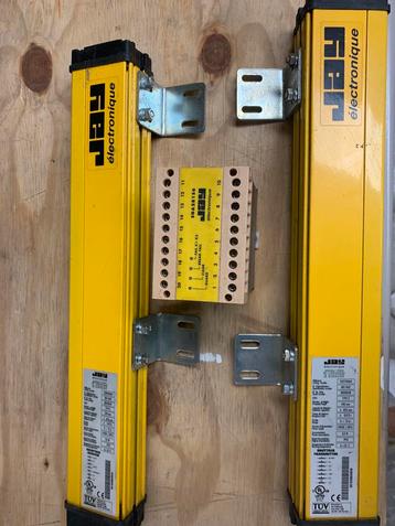  (1x) JAY safety light screen Zender /reciever + twee units beschikbaar voor biedingen