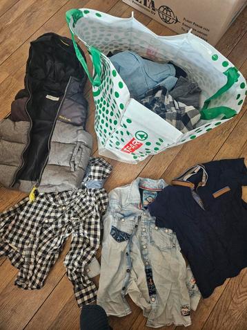 Tas met bloesjes en bodywarmer 110/116  beschikbaar voor biedingen