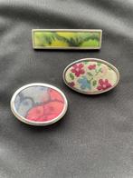 3 vintage broches zijde en borduur, Ophalen, Zo goed als nieuw, Overige kleuren, Overige materialen