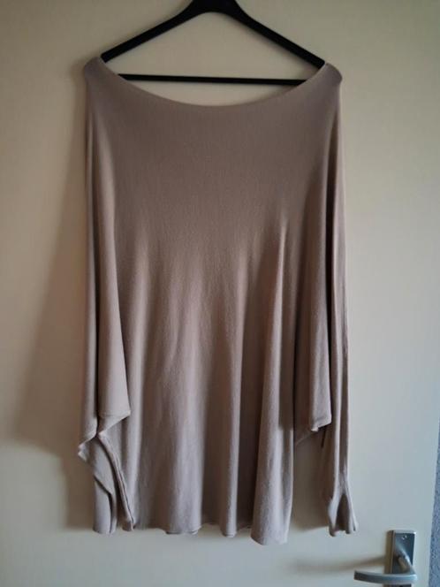 Elegant vallende trui met vlindermouwen maat L/XL, Kleding | Dames, Truien en Vesten, Zo goed als nieuw, Maat 42/44 (L), Beige
