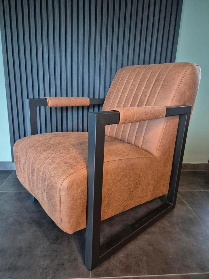 Stijlvolle cognackleurige fauteuil –  Topstaat!, Huis en Inrichting, Fauteuils, Nieuw, Metaal, Stof, Minder dan 50 cm, 75 tot 100 cm