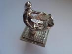 zilveren miniatuur. vrouwtje met visschaal, Antiek en Kunst, Antiek | Goud en Zilver, Zilver, Verzenden