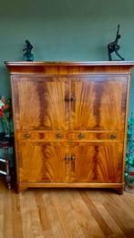 Mooie 4 deurs wortelnoten kast, Antiek en Kunst, Ophalen of Verzenden