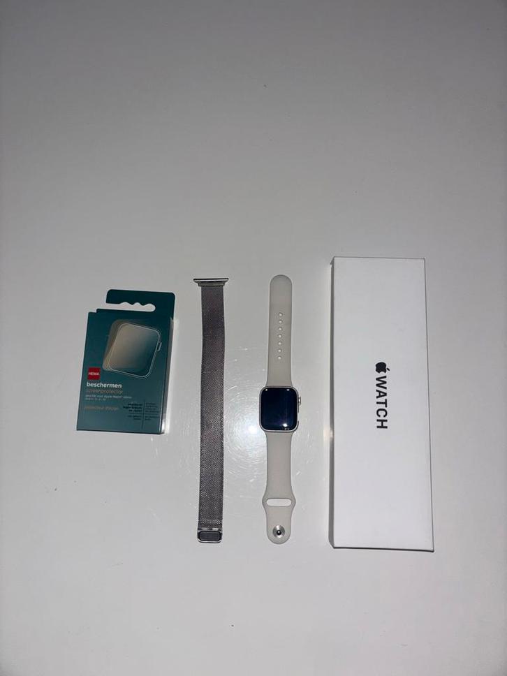 Apple Watch SE 2024 40mm Starlight - Nieuw!, Sieraden, Tassen en Uiterlijk, Smartwatches, Nieuw, iOS, Zilver, Afstand, Waterdicht