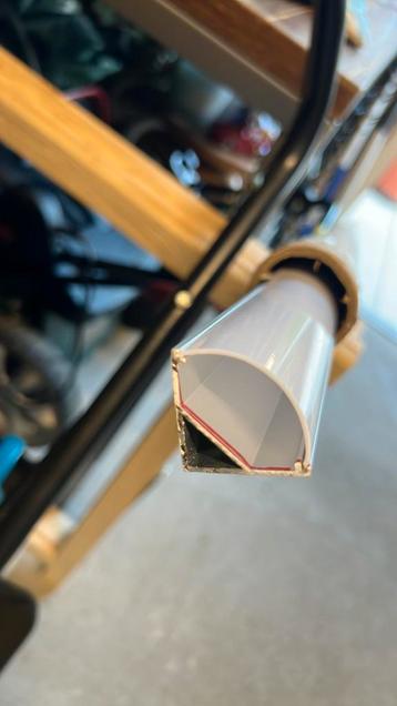 Aluminium profiel met kunststof afdekking voor lichtslang beschikbaar voor biedingen