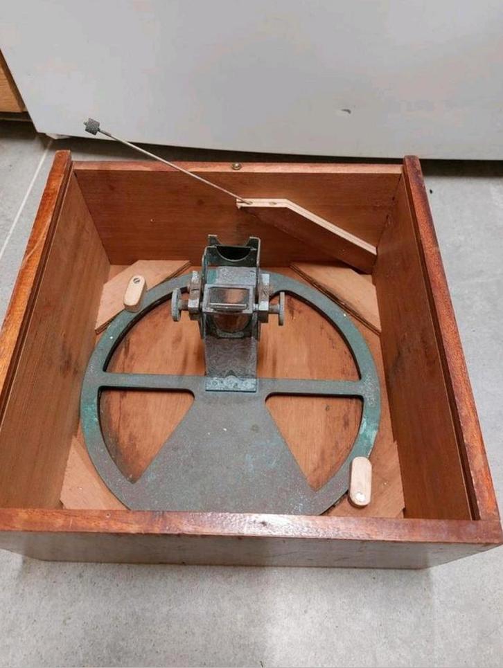 Peiltoestel thompson compas navigatie instrument
Scheeps, Verzamelen, Scheepvaart, Gebruikt, Gebruiksvoorwerp, Motorboot of Zeilboot