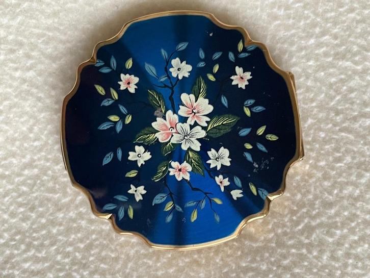 Vintage poederdoos, Sieraden, Tassen en Uiterlijk, Uiterlijk | Cosmetica en Make-up, Gebruikt, Make-up, Gehele gezicht, Goud, Ophalen of Verzenden