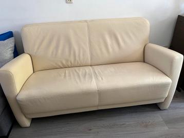 Bank met 2 stoelen (geen beschadigingen) beschikbaar voor biedingen
