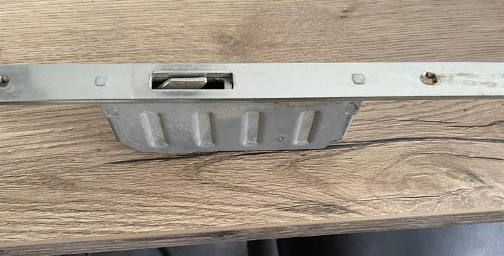 Te koop nieuwe Buva meer punt sluiting., Doe-het-zelf en Verbouw, Hang- en Sluitwerk, Nieuw, Slot, Overige materialen, Ophalen