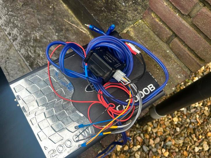 Caliber Subwoofer met Versterker - Auto Audio, Auto diversen, Autospeakers, Zo goed als nieuw, Ophalen of Verzenden