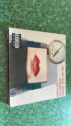Red Hot Chili Peppers - Greatest hits and videos, Cd's en Dvd's, Ophalen of Verzenden, Zo goed als nieuw, Poprock