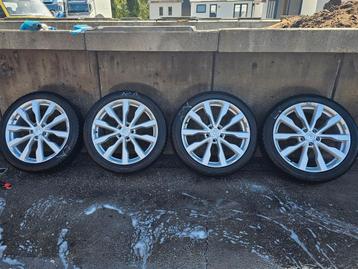 ✅️ 5x114.3 Renault Grand Scenic velgen met ❄️ banden 20 inch beschikbaar voor biedingen