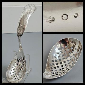 Antiek zilver,  Nederlands zilveren strooilepel of eierlepel beschikbaar voor biedingen