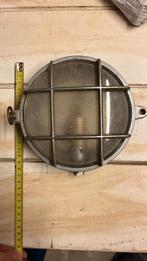 Vintage wandlamp uit de goederenlift van de Bijenkorf, Ophalen of Verzenden, Gebruikt, Glas, Industrieel