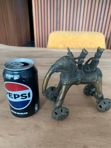 Antiek Indiaas Tempel Speelgoed beschikbaar voor biedingen