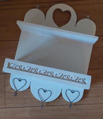 Wit Brocante Wandrekje beschikbaar voor biedingen