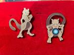 Pokemon PIN MEWTWO (2X), Hobby en Vrije tijd, Verzamelkaartspellen | Pokémon, Verzenden, Zo goed als nieuw