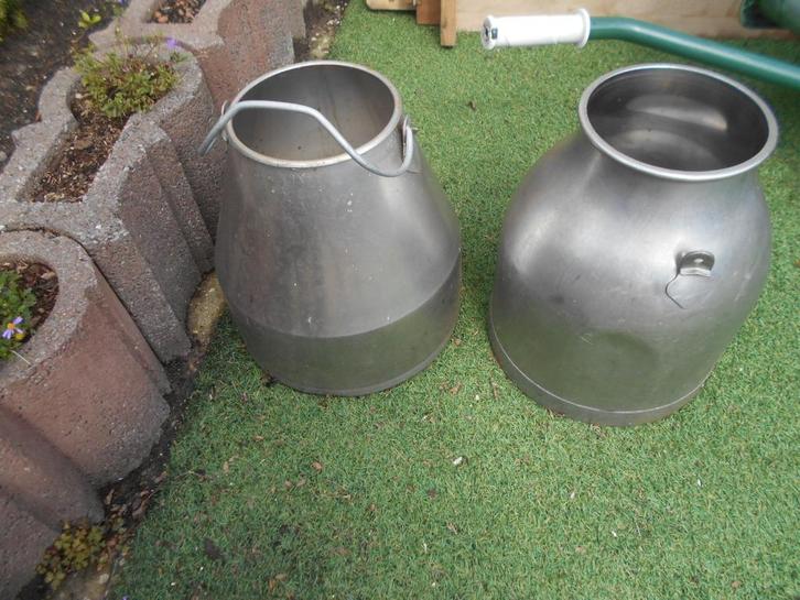 2 RVS melkemmers, Antiek en Kunst, Antiek | Gereedschap en Instrumenten, Ophalen of Verzenden