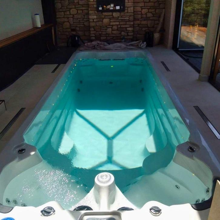 Vancouver zwemspa- garantie- Pulg and play- gelijk leverbaar, Tuin en Terras, Bubbelbaden en Hottubs, Zo goed als nieuw, Vast