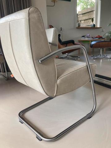 Leren bekleding en metalen onderstel, merk: JESS beschikbaar voor biedingen