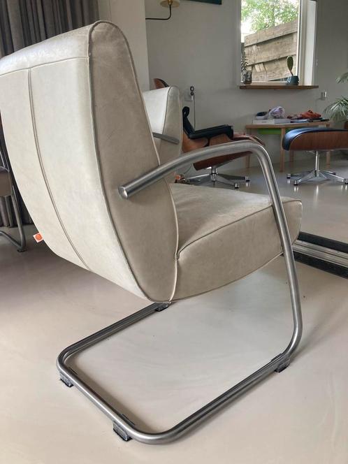 Leren bekleding en metalen onderstel, merk: JESS, Huis en Inrichting, Stoelen, Gebruikt, Vijf, Zes of meer stoelen, Leer, Metaal