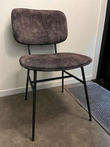 2 Eettafelstoelen metalen frame, velours. Prijs per stoel beschikbaar voor biedingen