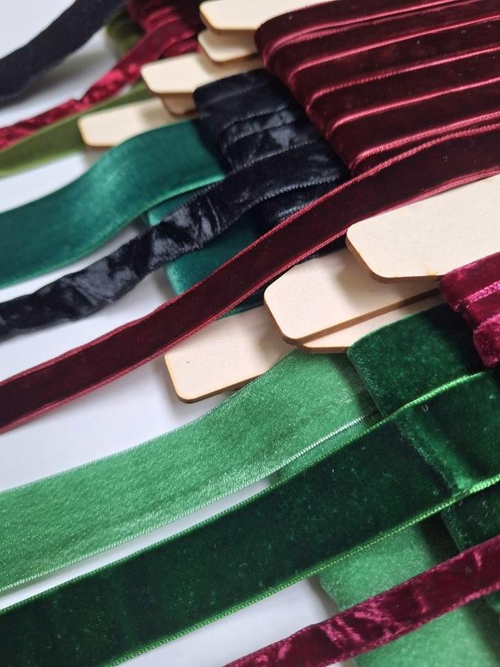 Mooi partijtje fluweelband en velours de panne, Hobby en Vrije tijd, Naaien en Fournituren, Nieuw, Lint, Band of Elastiek, Ophalen of Verzenden