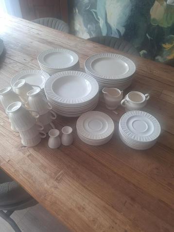 Mooi creme servies Queen,'s Garden beschikbaar voor biedingen