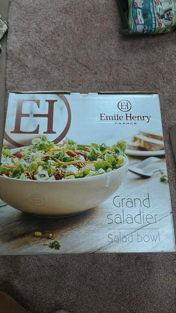 Nieuw salade bord beschikbaar voor biedingen
