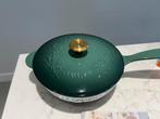 Nieuwe Le Creuset saus- of braadpan 21 cm Artichaut, Gietijzer, Nieuw, Ophalen of Verzenden, Keramische plaat