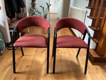 2 Eetkamer stoelen  beschikbaar voor biedingen