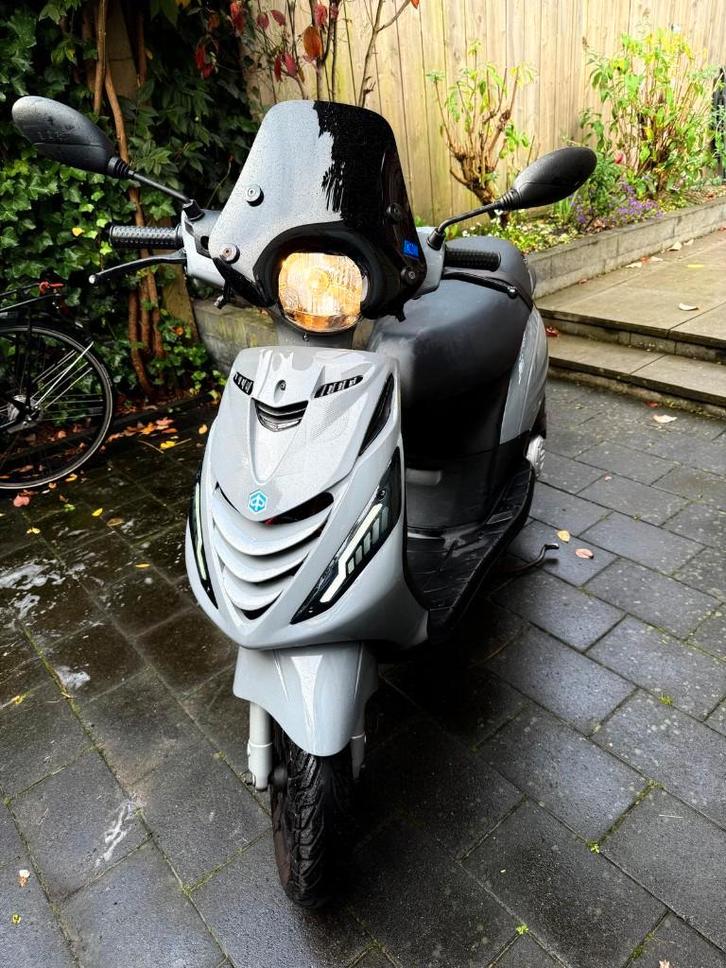 Piaggio Zip E4 | 2019 | Nardo Grey, Fietsen en Brommers, Scooters | Piaggio, Gebruikt, Zip, Maximaal 45 km/u, Benzine, Ophalen