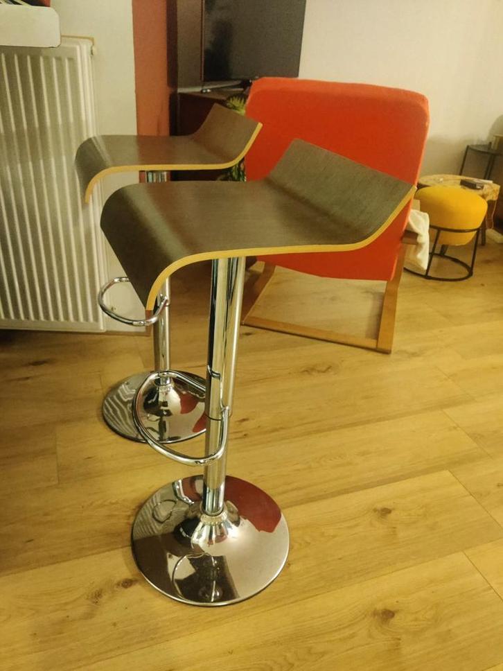 Set van 2 barkrukken, Huis en Inrichting, Barkrukken, Zo goed als nieuw, 60 tot 90 cm, Hout, Metaal, 2 krukken, In hoogte verstelbaar