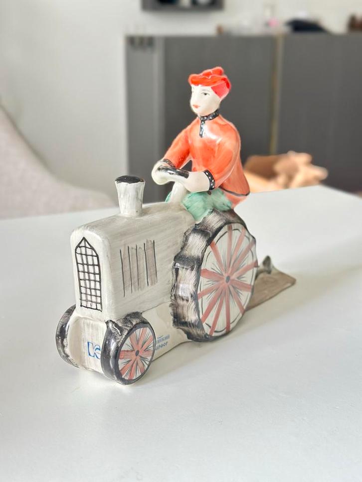 Kiev Porselein Tractorchauffeur Figuur, Antiek en Kunst, Antiek | Keramiek en Aardewerk, Ophalen of Verzenden