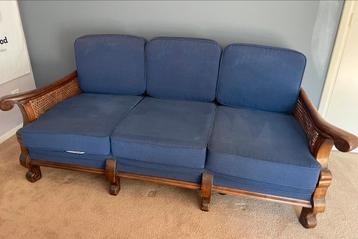 Antieke bank met 2 stoelen  beschikbaar voor biedingen