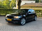 BMW 1-Serie 2.0 116I 5DR 2009 Zwart, Auto's, 1-Serie, 65 €/maand, Achterwielaandrijving, 1995 cc