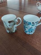 2 Royal Albert mokken; hoog 7,5 cm en 6,5 cm rond, Ophalen of Verzenden, Zo goed als nieuw, Blauw, Dame