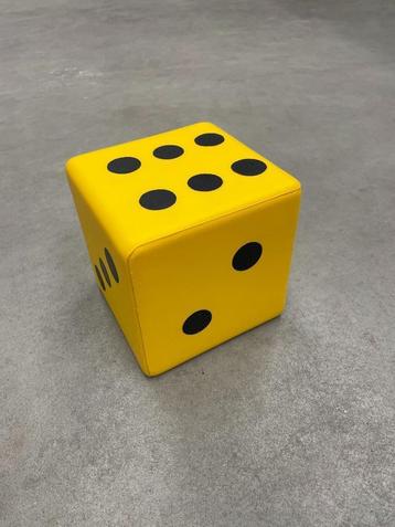 Dobbelsteen foam 15x15cm. beschikbaar voor biedingen