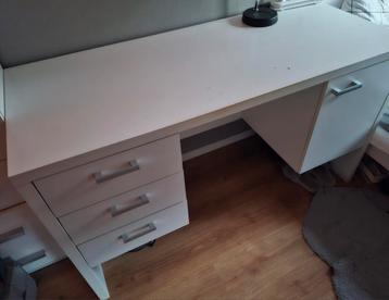 Bureau beschikbaar voor biedingen
