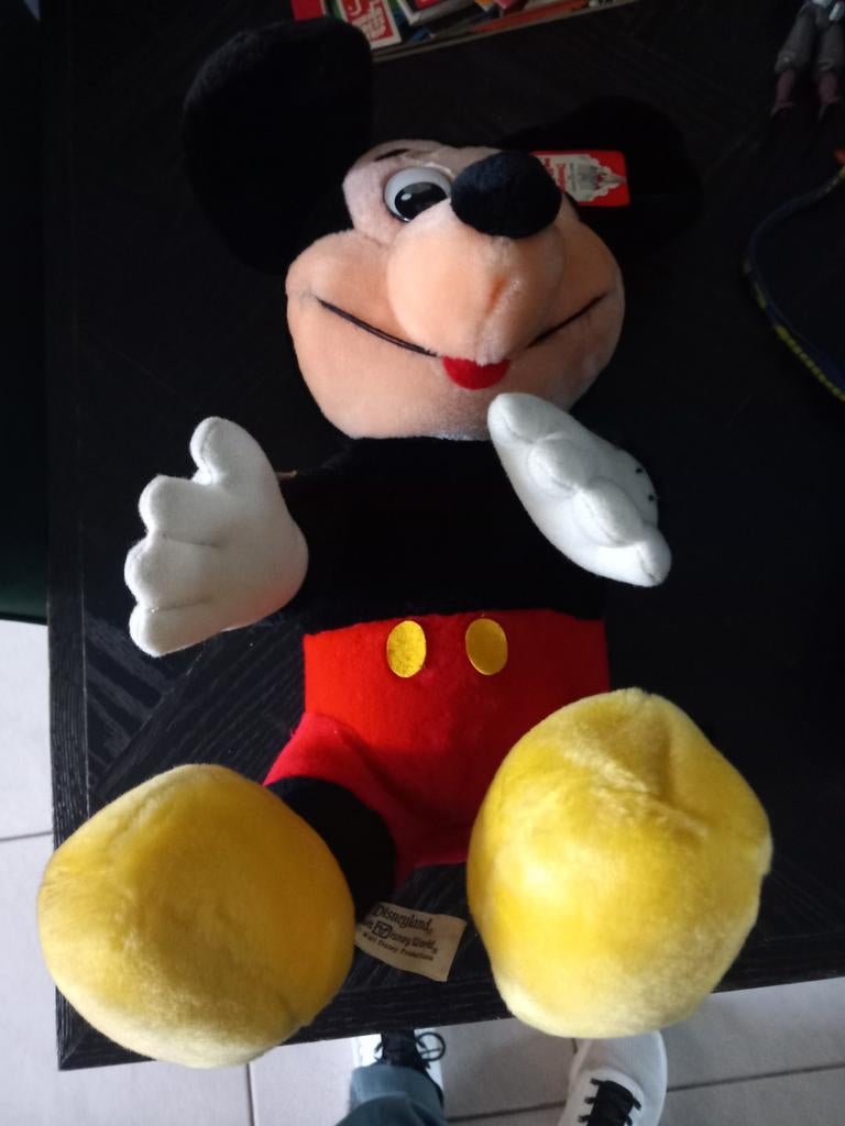 Vintage mickey mouse knuffel 40cm disneyland exclusive, Ophalen of Verzenden, Mickey Mouse, Zo goed als nieuw, Knuffel