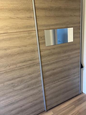 Kledingkast met hout-look