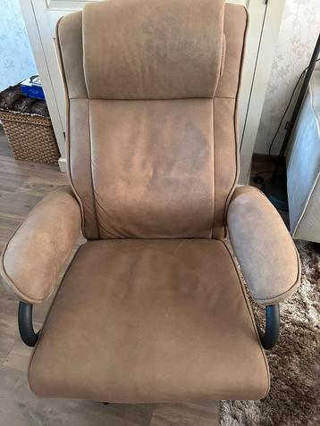 Verstelbare relaxfauteuil met voetenbankje beschikbaar voor biedingen