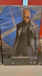 Hot Toys MMS315 - Nick Fury 1/6 scale (nieuw), Verzamelen, Nieuw, Ophalen of Verzenden, Film, Beeldje, Replica of Model